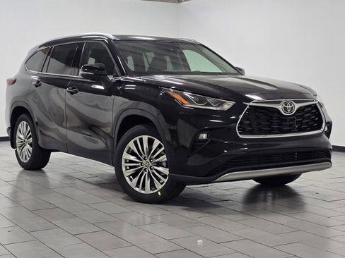 New 2026 Toyota Highlander Platinum image 2