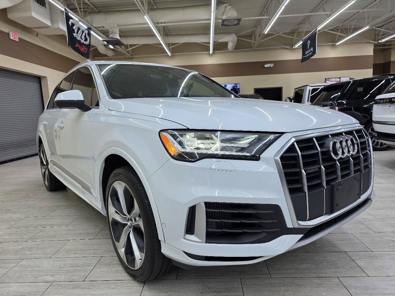 Used 2020 Audi Q7 3.0T Premium Plus w/ Premium Plus Package AWD/4WD image 4