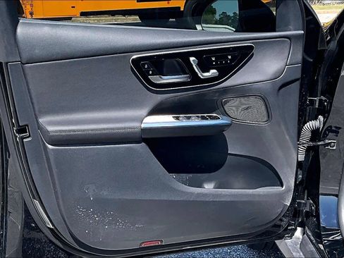 Used 2025 Mercedes-Benz GLC 300 image 22