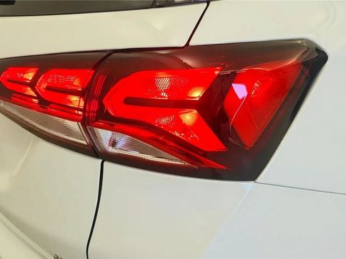 Used 2024 Chevrolet Equinox LT FWD image 15