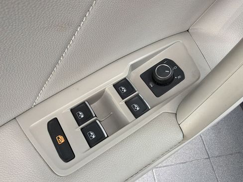 Used 2023 Volkswagen Tiguan SE w/ Panoramic Sunroof Package AWD/4WD image 13