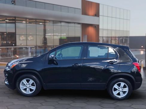 Used 2020 Chevrolet Trax LS FWD image 8