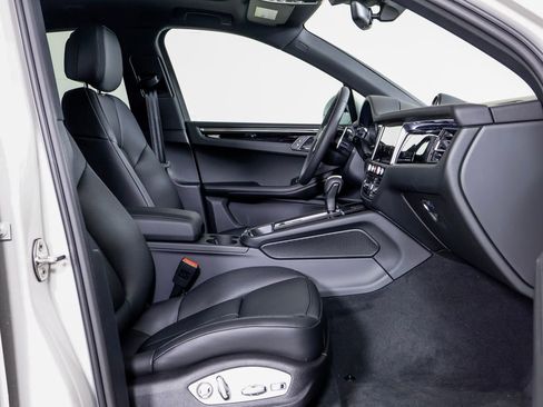 New 2026 Porsche Macan image 8