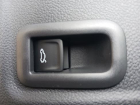 New 2025 Volkswagen Tiguan SE R-Line image 15