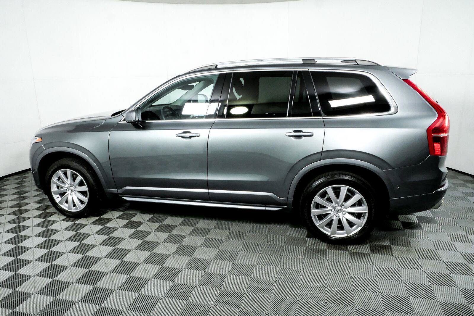 Used 2018 Volvo XC90 T6 Momentum w/ Convenience Package AWD/4WD image 30