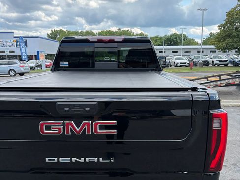 Used 2024 GMC Sierra 2500 Denali w/ Denali Reserve Package AWD/4WD image 2