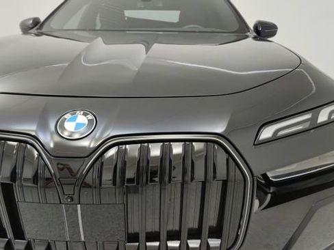 Used 2026 BMW 740i w/ Premium Package RWD image 39