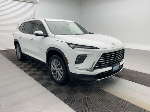 Used 2025 Buick Enclave Preferred image 7