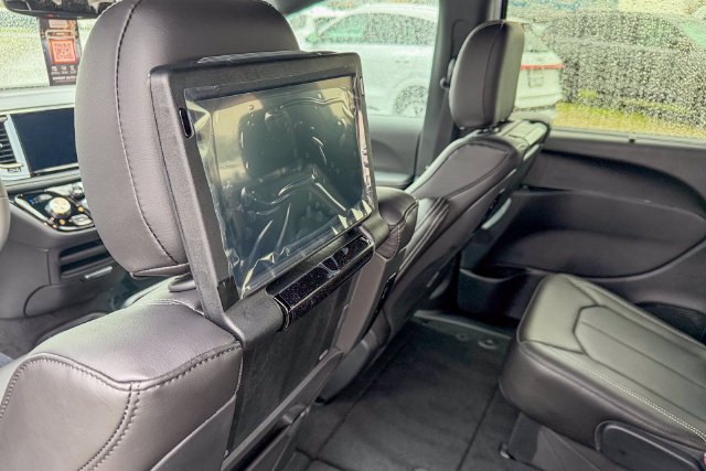 New 2026 Chrysler Pacifica Select FWD image 24