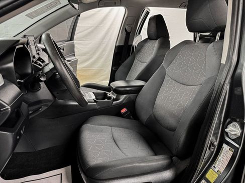 Used 2020 Toyota RAV4 XLE image 9