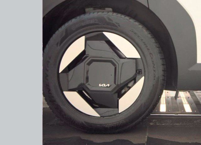 Certified 2024 Kia EV9 Light Long Range RWD image 20
