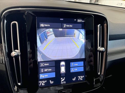 Certified 2022 Volvo XC40 T4 R-Design w/ Advanced Package image 27