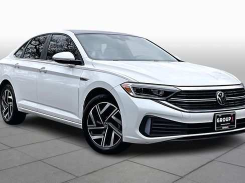 Used 2024 Volkswagen Jetta SEL image 3