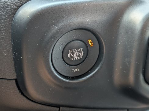 Used 2021 Jeep Wrangler Sport AWD/4WD image 30