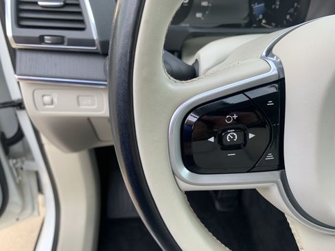 Used 2020 Volvo XC90 T6 Momentum w/ Protection Package AWD/4WD image 19