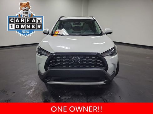 Used 2023 Toyota Corolla Cross LE w/ Moonroof Package image 3