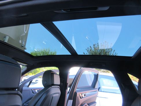 Used 2023 Porsche Cayenne image 47