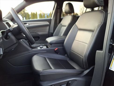 Certified 2023 Volkswagen Atlas Cross Sport SE w/ Black Wheel Package image 11