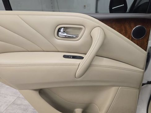 Used 2017 INFINITI QX80 4WD w/ Deluxe Technology Package image 24