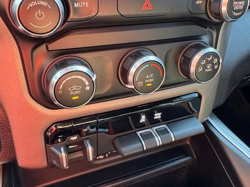 Used 2022 RAM 1500 Big Horn AWD/4WD image 22
