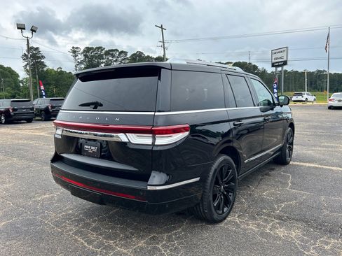Used 2023 Lincoln Navigator Reserve AWD/4WD image 3