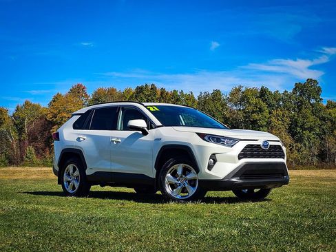 Used 2021 Toyota RAV4 XLE Premium image 2