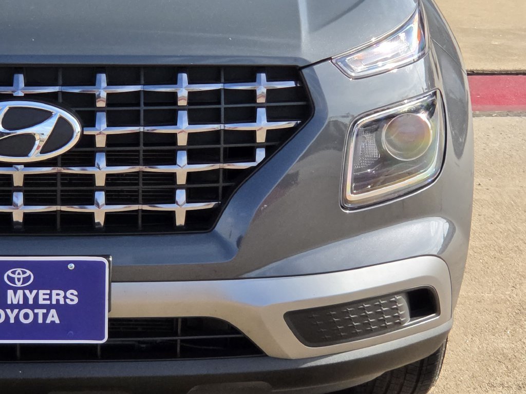 Used 2026 Hyundai Venue SEL FWD image 4