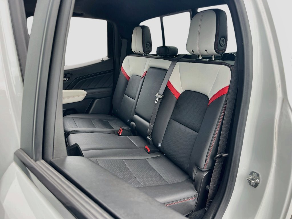 Used 2024 GMC Canyon AT4X AWD/4WD image 25