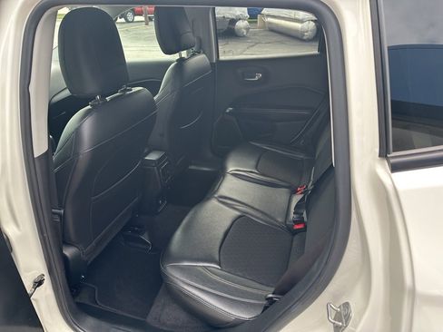 Used 2018 Jeep Compass Latitude image 9