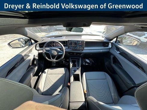 New 2025 Volkswagen Tiguan SE R-Line image 12