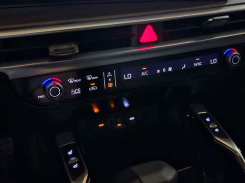 Used 2025 Kia Sorento SX image 32