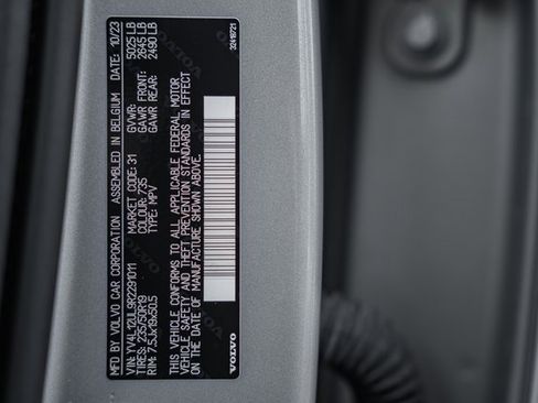 Used 2024 Volvo XC40 B5 Plus w/ Protection Package Premier image 40