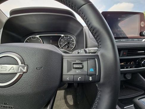 Used 2025 Nissan Rogue SV AWD/4WD image 12