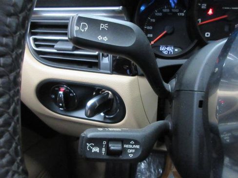 Used 2019 Porsche Macan AWD/4WD image 22
