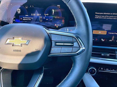 Used 2025 Chevrolet Equinox EV LT image 24