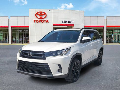 Used 2019 Toyota Highlander SE FWD image 1