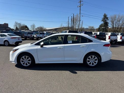 New 2026 Toyota Corolla LE image 5