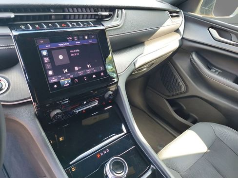 Used 2024 Jeep Grand Cherokee L Laredo image 23