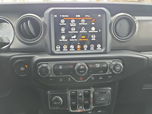 Used 2021 Jeep Wrangler Unlimited Willys image 19