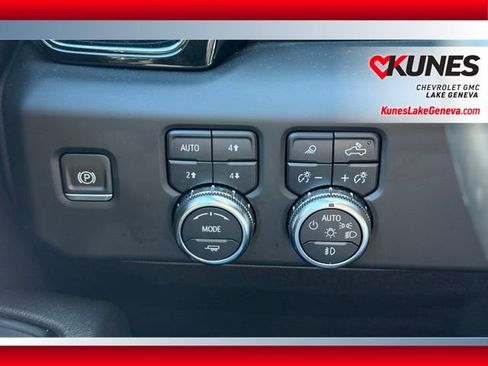 Used 2024 GMC Sierra 2500 AT4 image 22