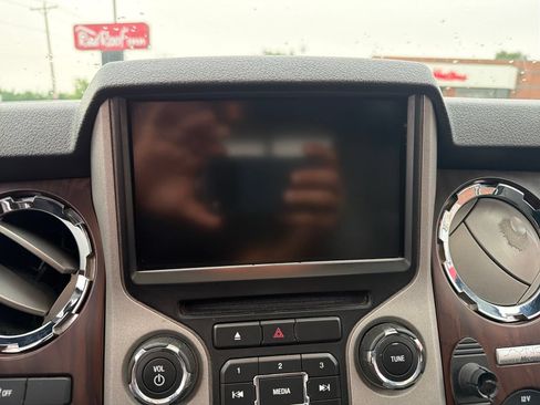 Used 2014 Ford F250 Lariat w/ Lariat Ultimate Package AWD/4WD image 21