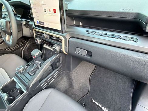 Used 2025 Toyota Tacoma TRD Off-Road image 33