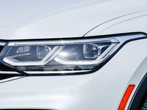 Used 2024 Volkswagen Tiguan SEL R-Line image 7