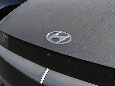 Used 2023 Hyundai Ioniq 5 Limited AWD/4WD image 3