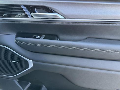 New 2026 Jeep Grand Wagoneer Limited AWD/4WD image 9