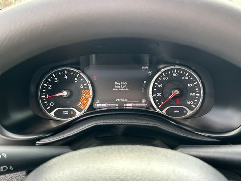 Used 2023 Jeep Renegade Latitude image 27