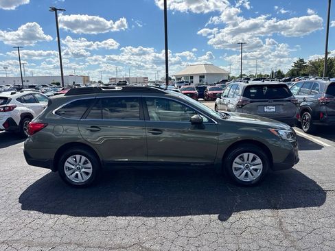 Used 2019 Subaru Outback 2.5i Premium w/ Popular Package #2 AWD/4WD image 2