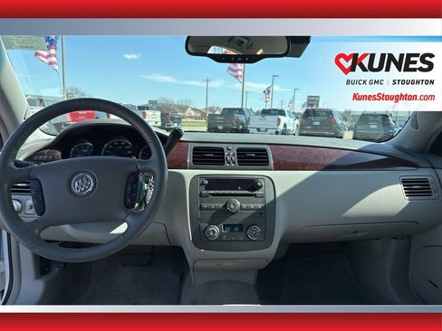 Used 2011 Buick Lucerne CXL image 37