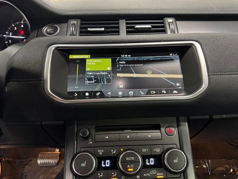 Used 2018 Land Rover Range Rover Evoque SE Dynamic image 35