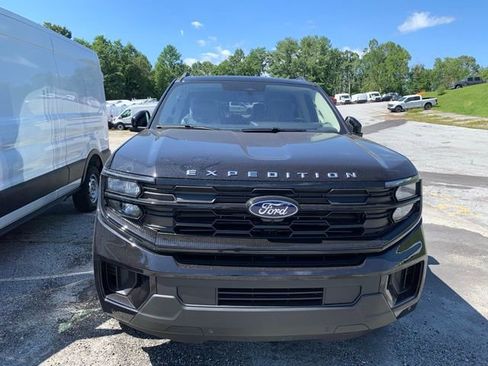New 2025 Ford Expedition Active image 5